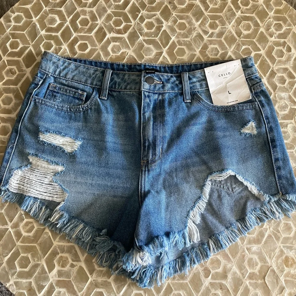 NEW!  Cello hi-rise destroy shorts - Picture 2 of 6